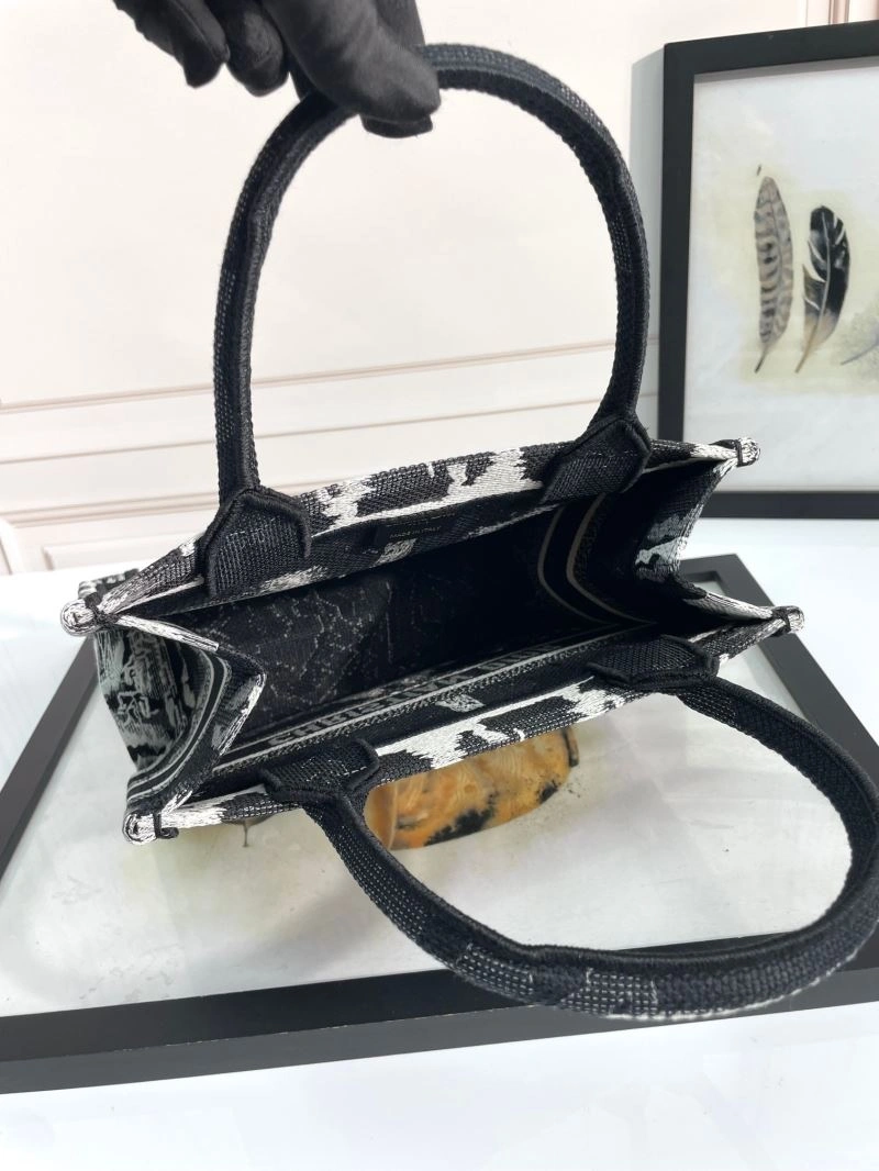 Christian Dior Shopping Bags UrbanChic 70304