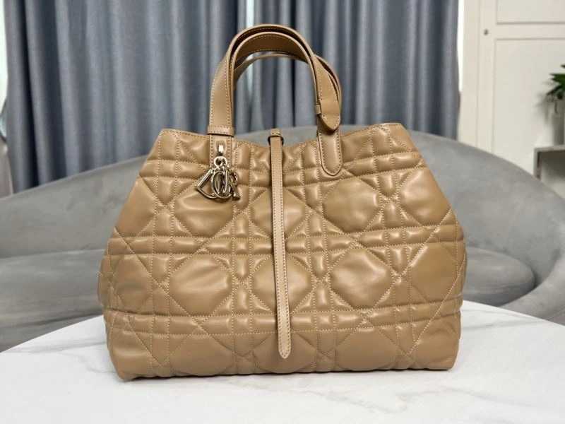 Timeless Christian Dior Shopping Bags 70300