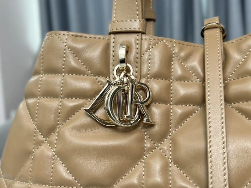 Timeless Christian Dior Shopping Bags 70300