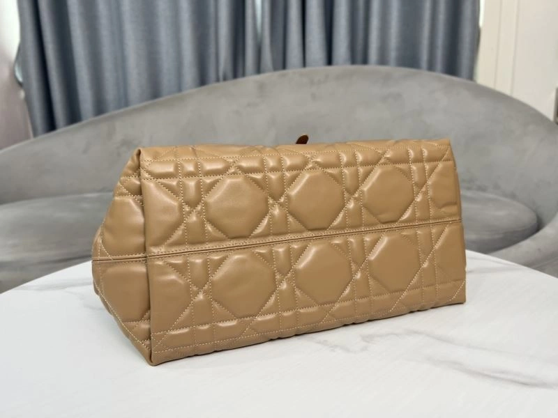 Timeless Christian Dior Shopping Bags 70300