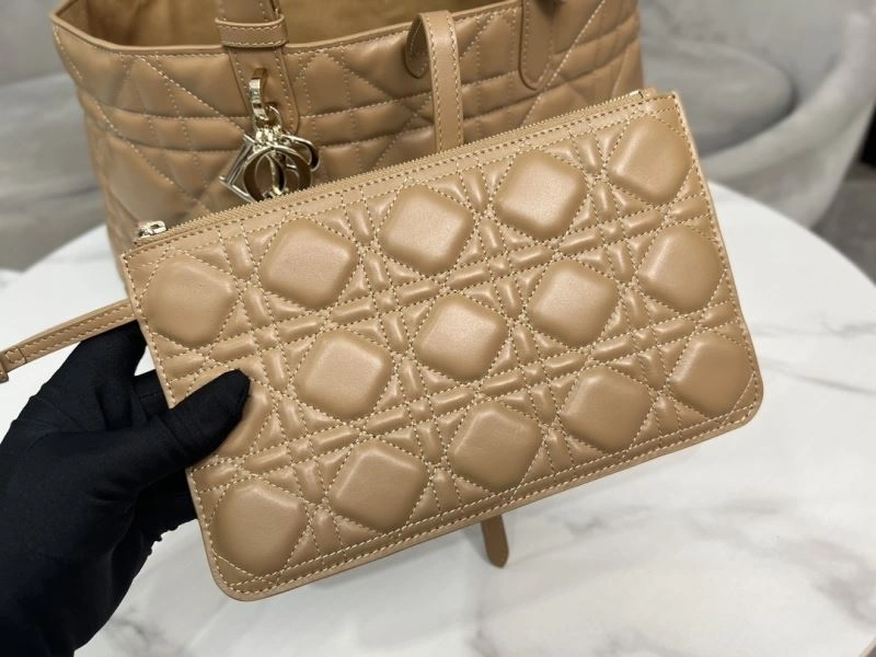 Timeless Christian Dior Shopping Bags 70300