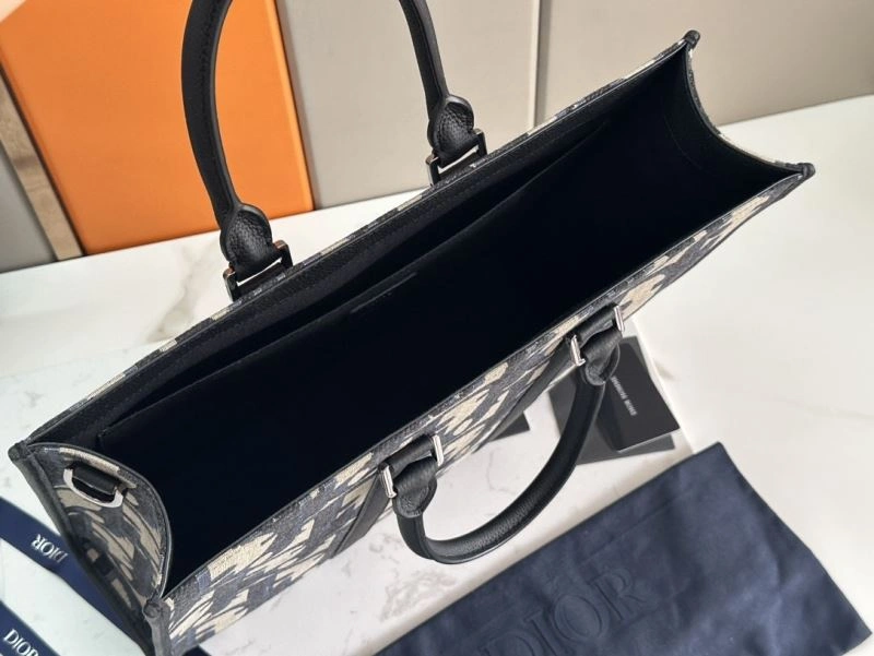 Snug Christian Dior Shopping Bags 70285