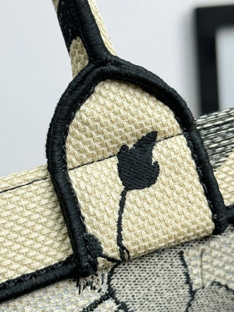 Tailored Christian Dior Shopping Bags 70259