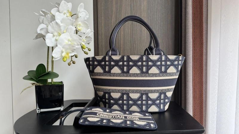 Christian Dior Shopping Bags Minimalist 66635