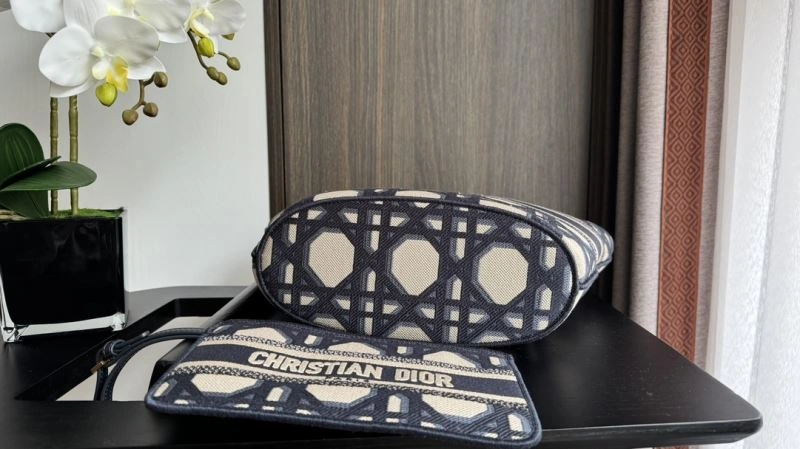 Christian Dior Shopping Bags Minimalist 66635