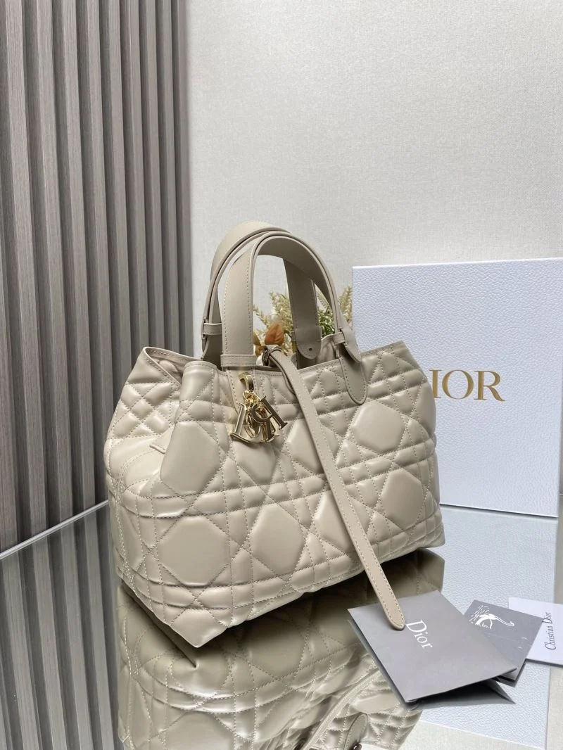 Resilient Christian Dior Shopping Bags 47069