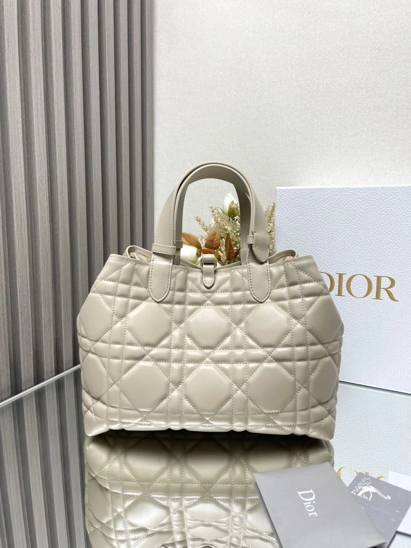 Resilient Christian Dior Shopping Bags 47069