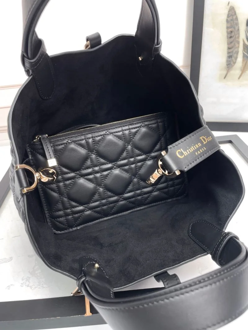 WellDesigned Christian Dior Shopping Bags 47052