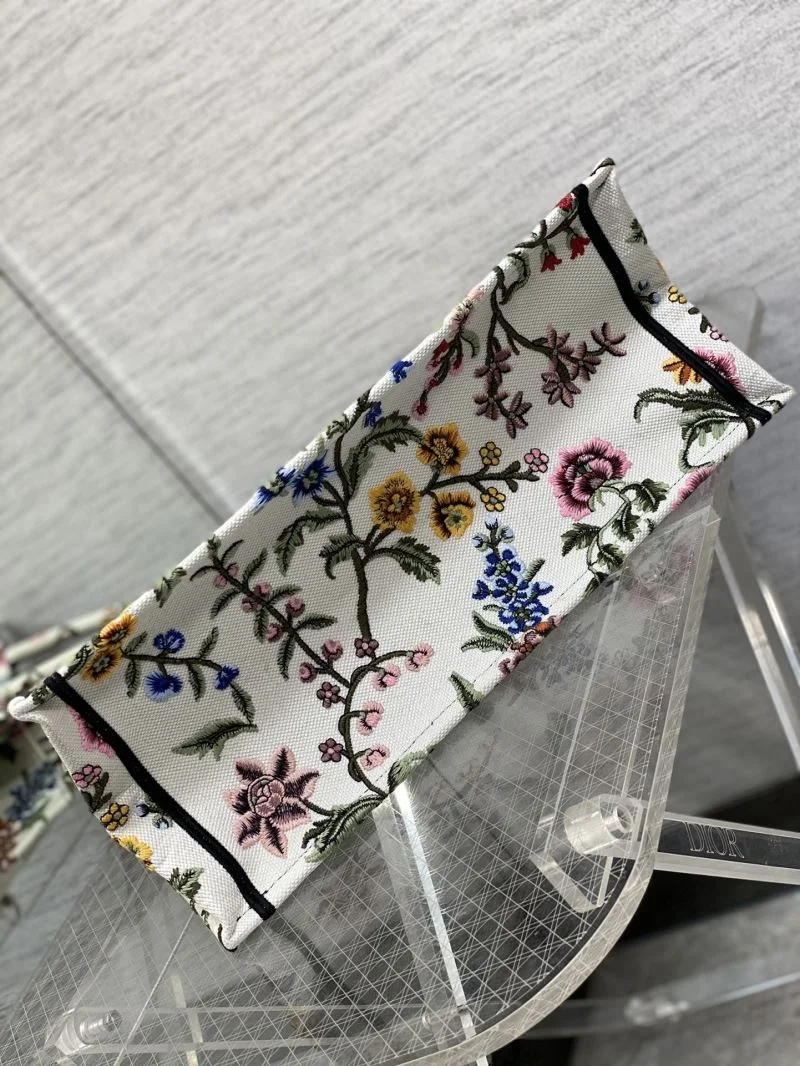 Refined Christian Dior Shopping Bags 46913