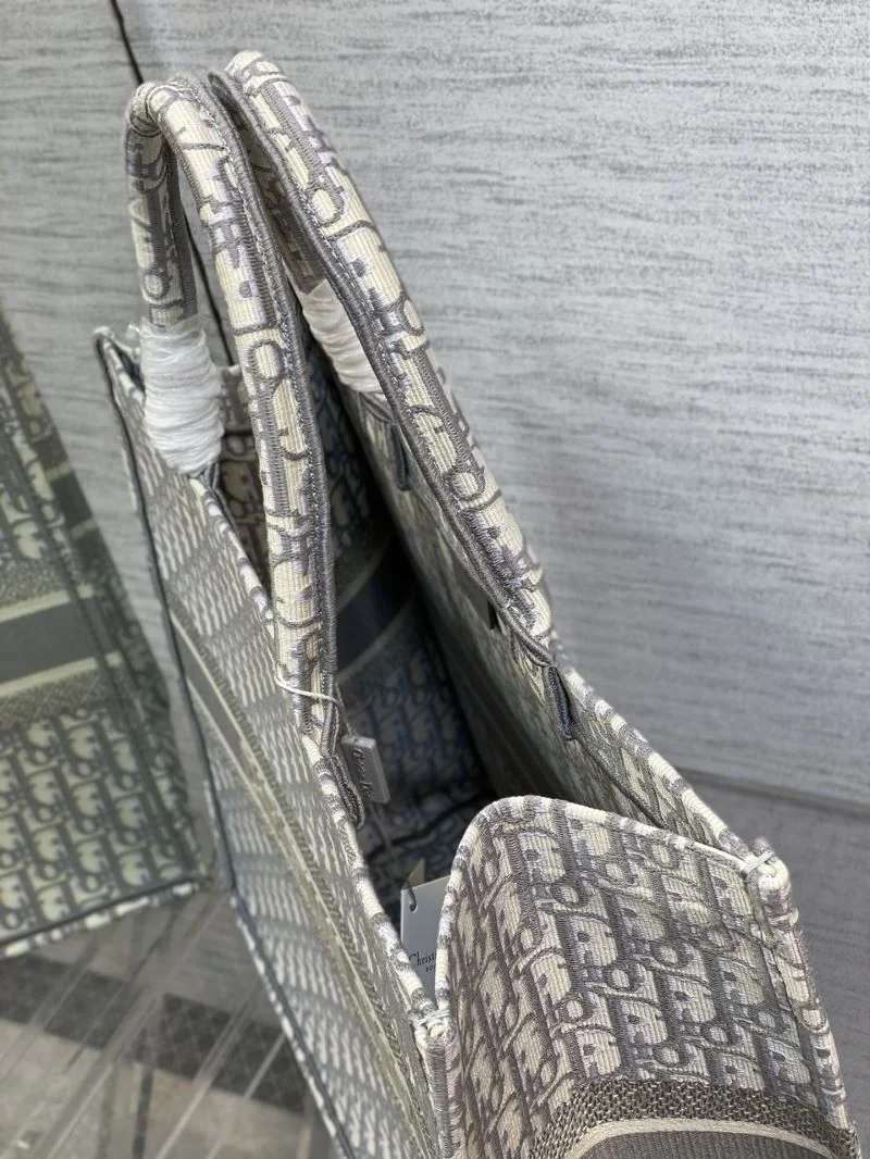 Cozy Christian Dior Shopping Bags 46899