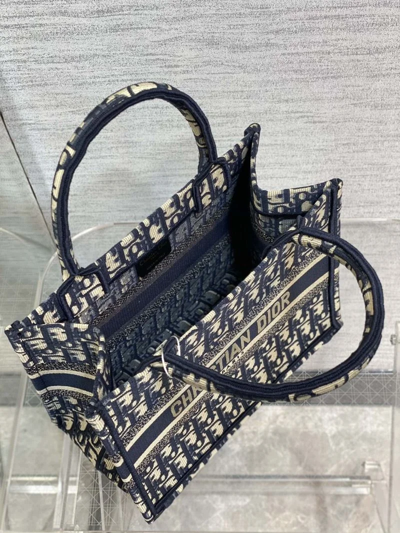 Christian Dior Shopping Bags Sleek 46893