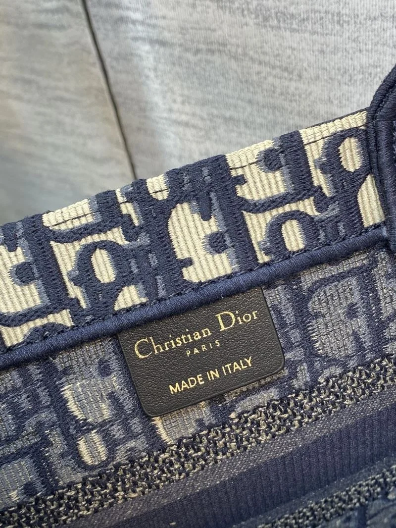Christian Dior Shopping Bags Sleek 46893