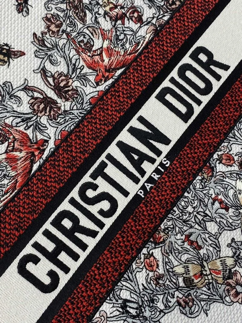 WellDesigned Christian Dior Shopping Bags 46879