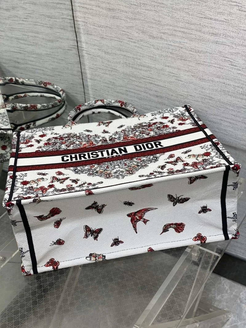 WellDesigned Christian Dior Shopping Bags 46879