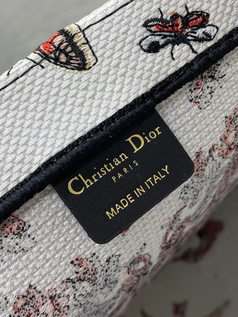 WellDesigned Christian Dior Shopping Bags 46879
