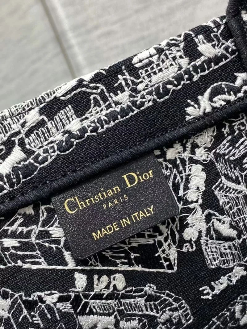 TechFriendly Christian Dior Shopping Bags 46877