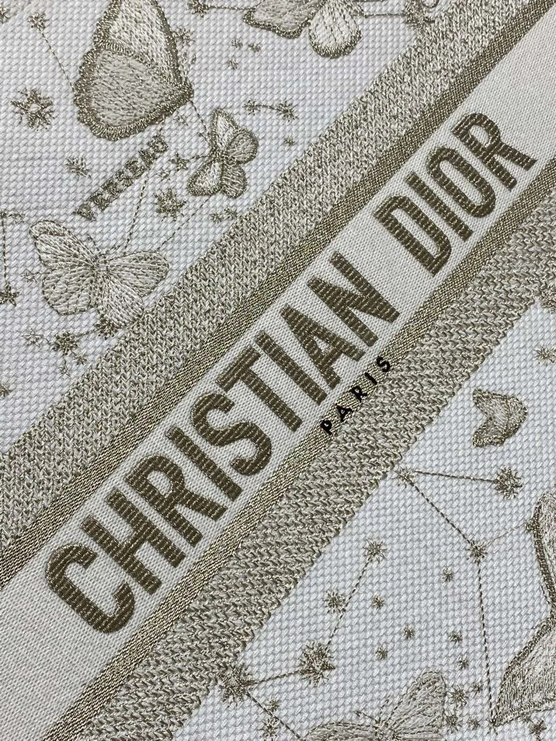 Timeless Christian Dior Shopping Bags 46870