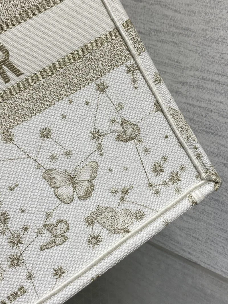 Timeless Christian Dior Shopping Bags 46870
