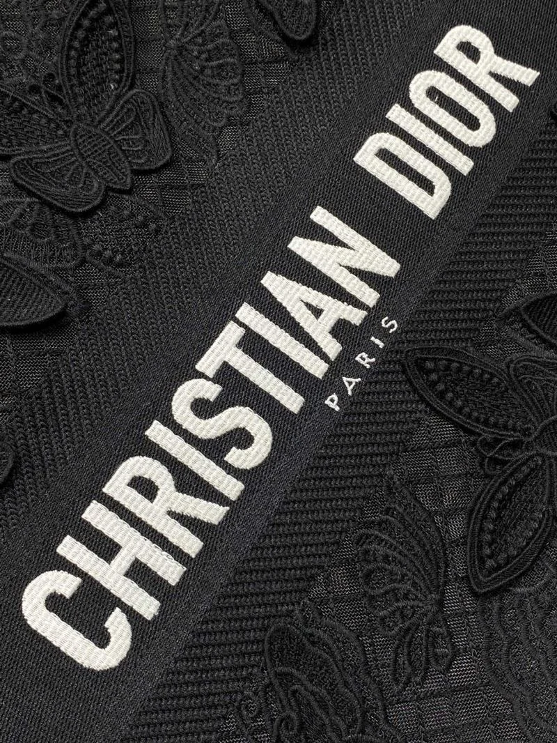 WellDesigned Christian Dior Shopping Bags 46873