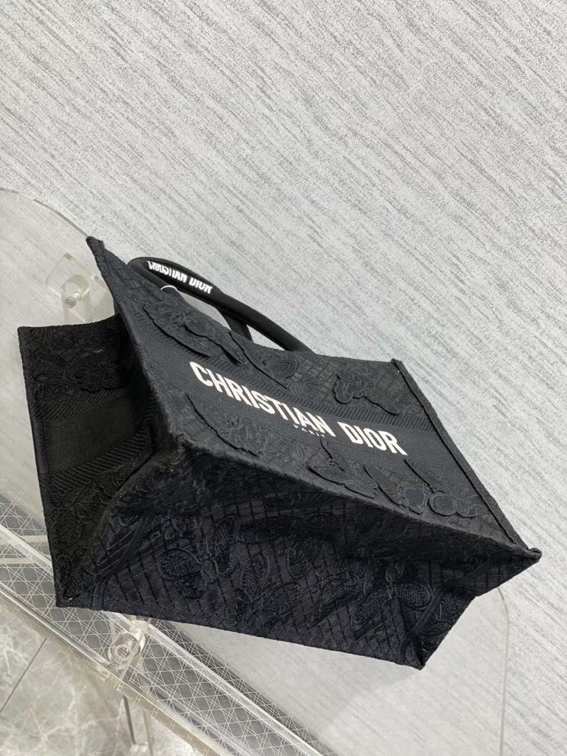 WellDesigned Christian Dior Shopping Bags 46873