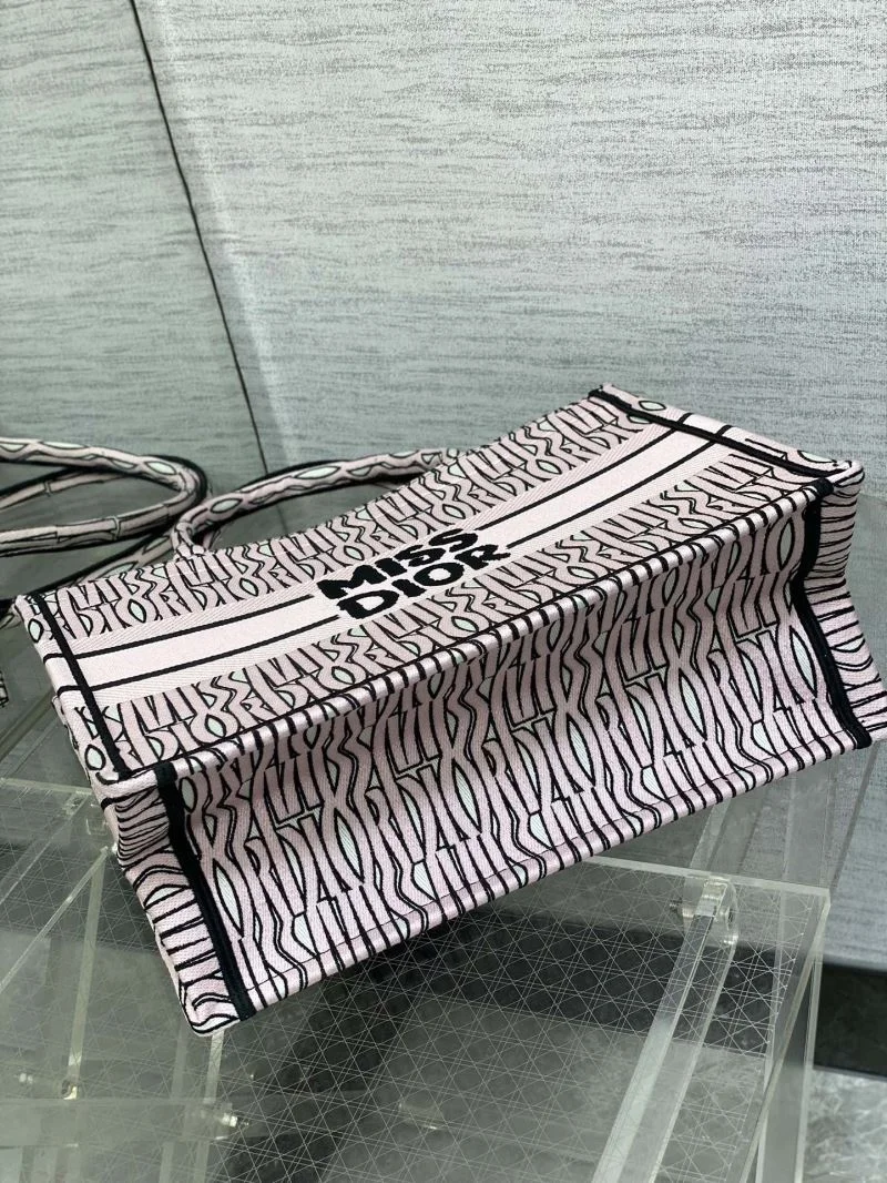 Christian Dior Shopping Bags ModernLook 46862