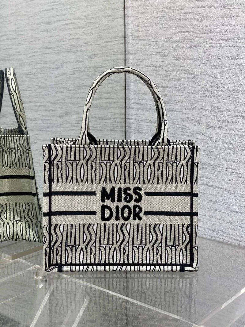 Compact Christian Dior Shopping Bags 46854