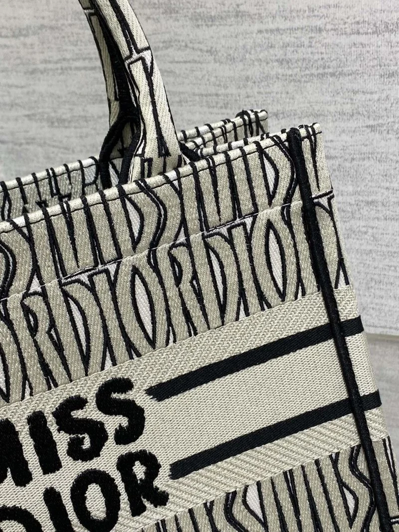 Compact Christian Dior Shopping Bags 46854