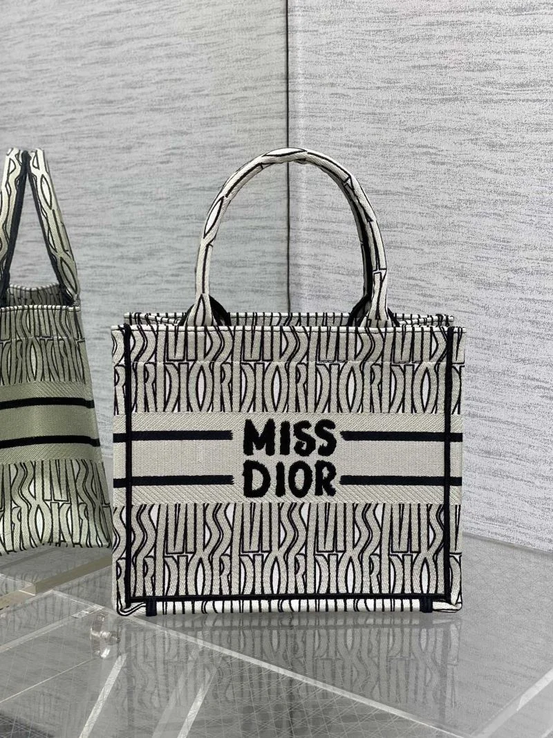 Compact Christian Dior Shopping Bags 46854