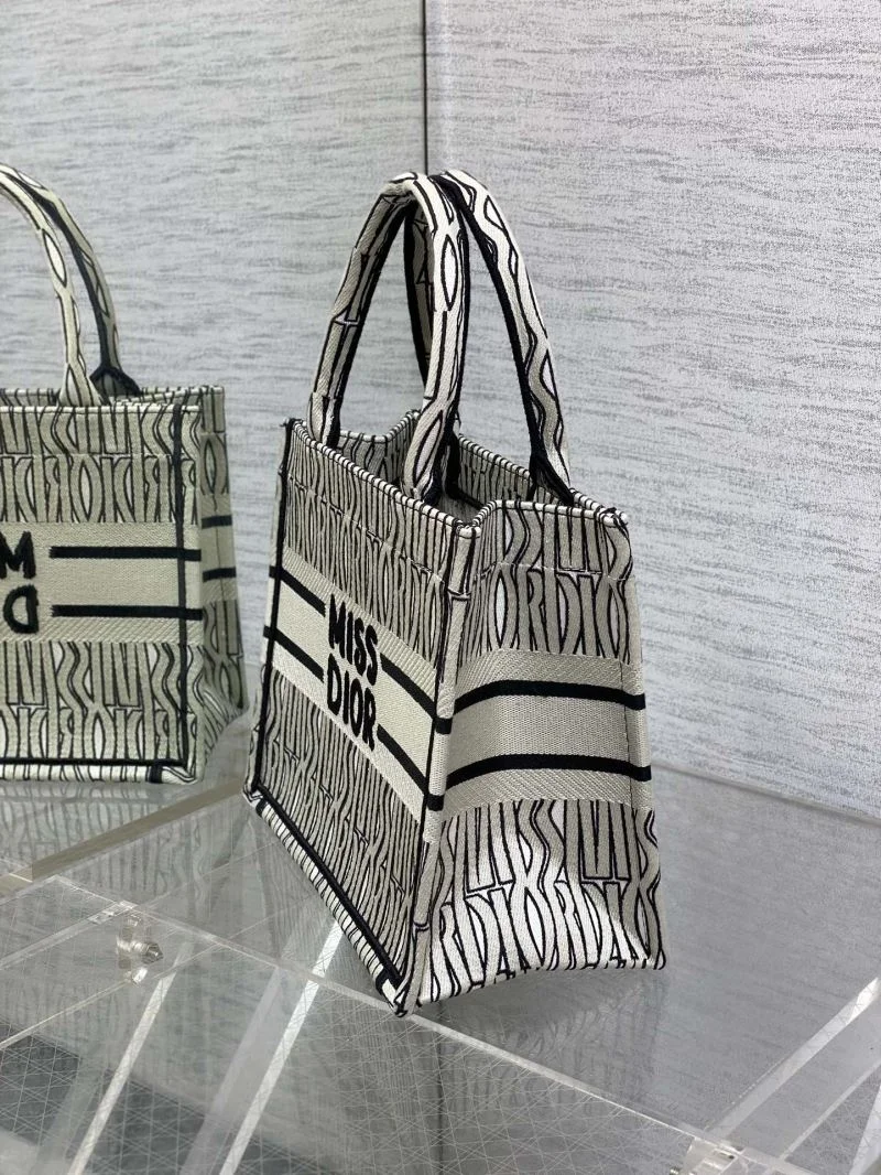 Compact Christian Dior Shopping Bags 46854
