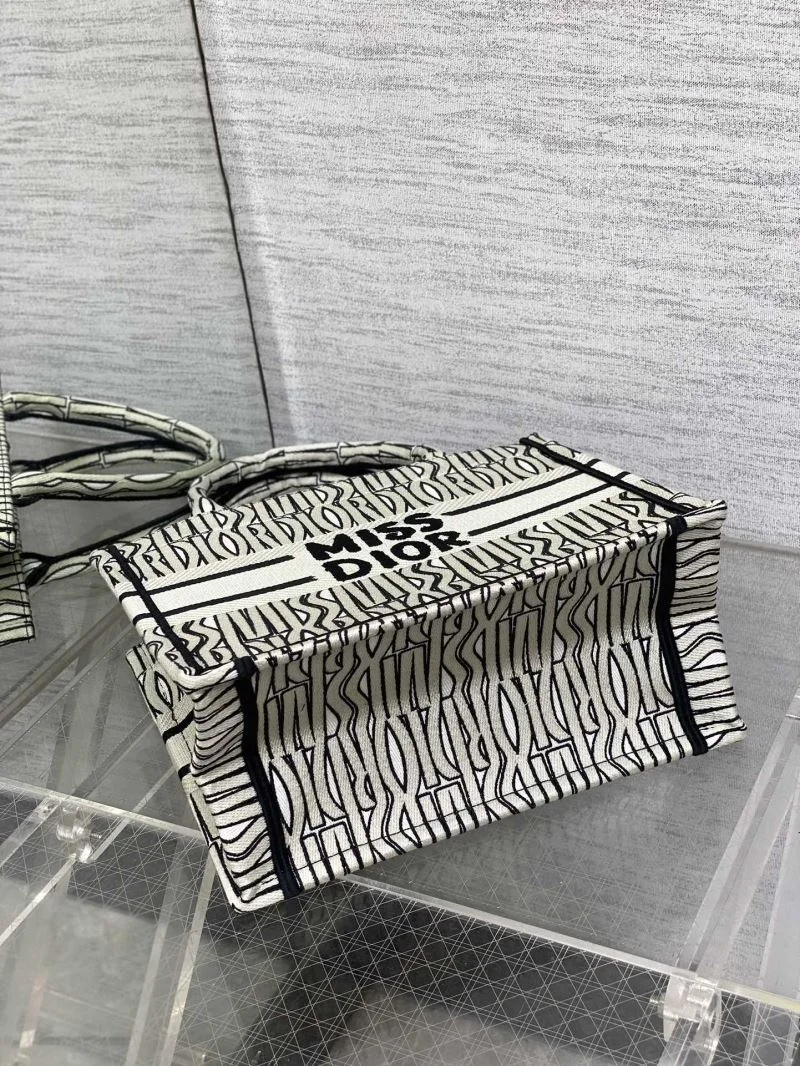 Compact Christian Dior Shopping Bags 46854