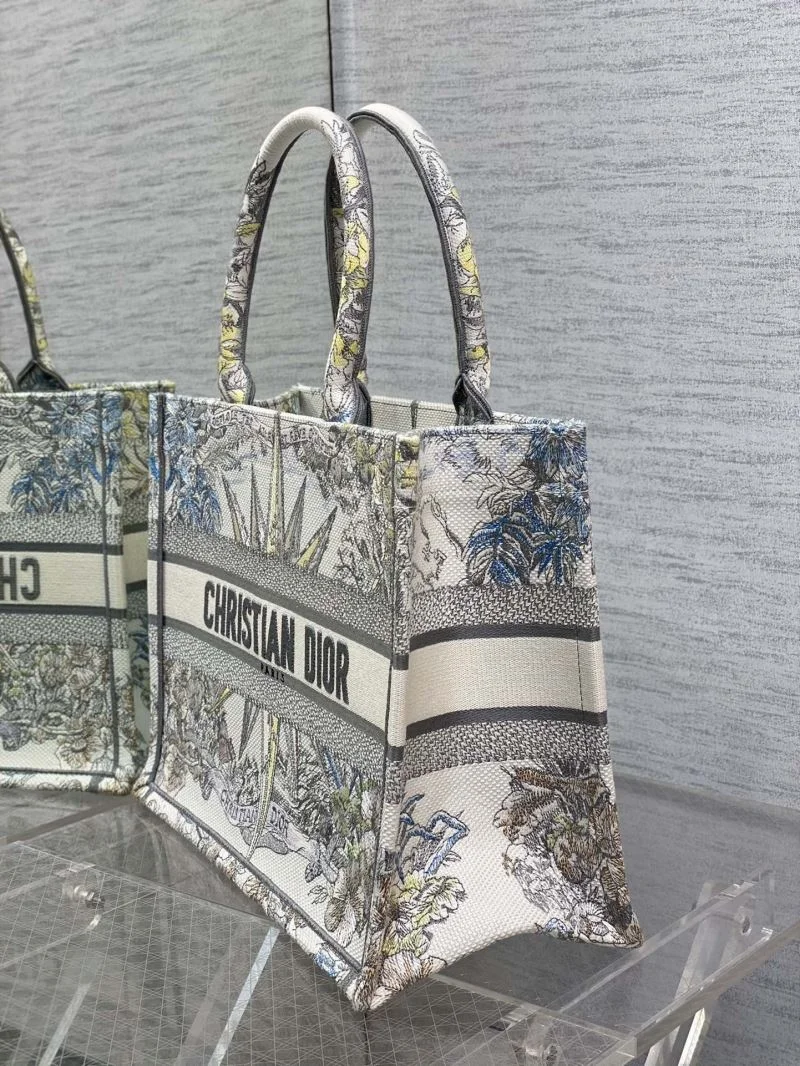 Minimalist Christian Dior Shopping Bags 46852