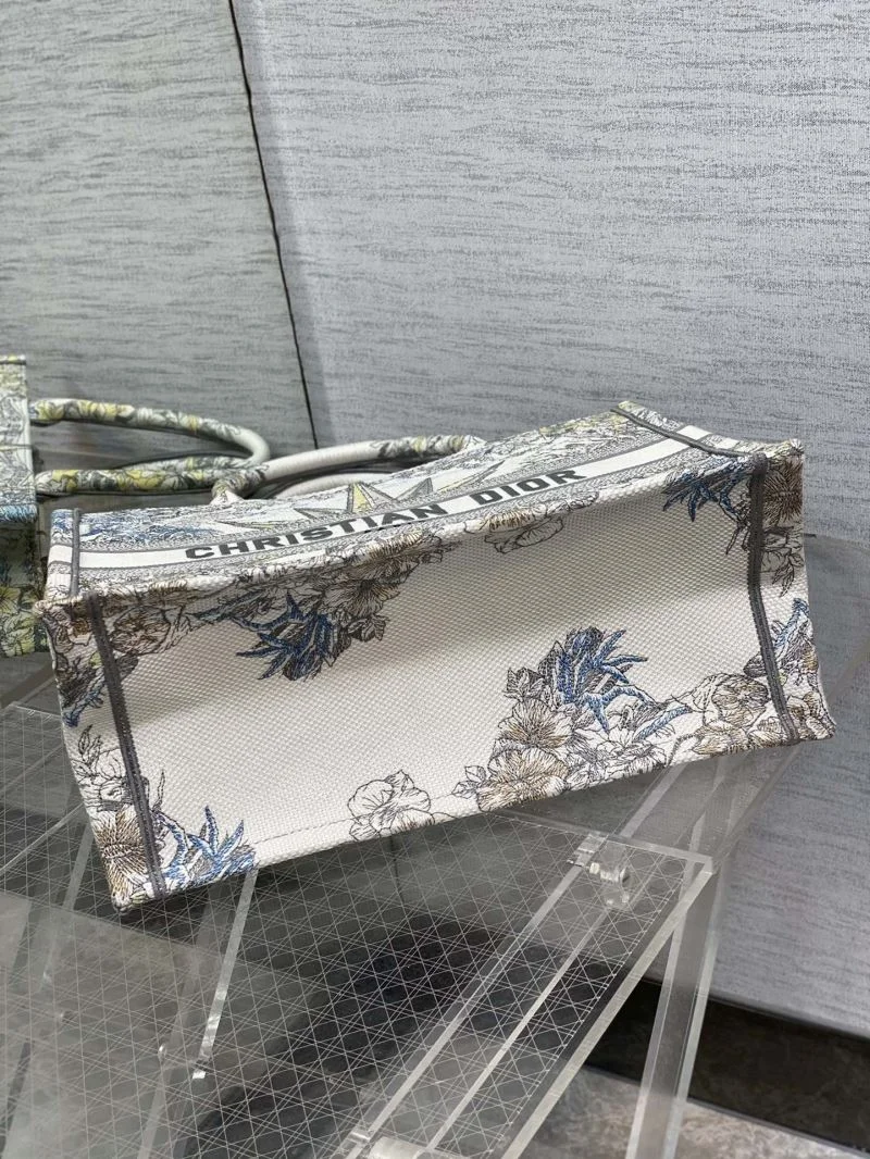 Minimalist Christian Dior Shopping Bags 46852
