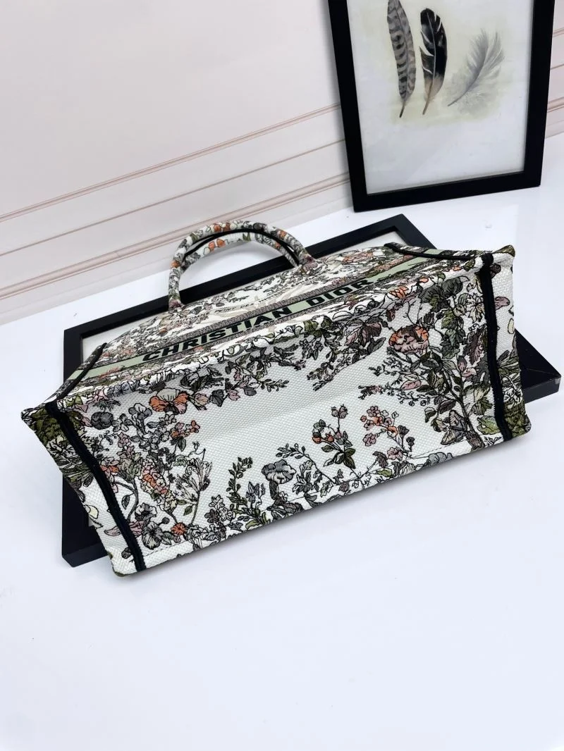 ModernLook Christian Dior Shopping Bags 46878