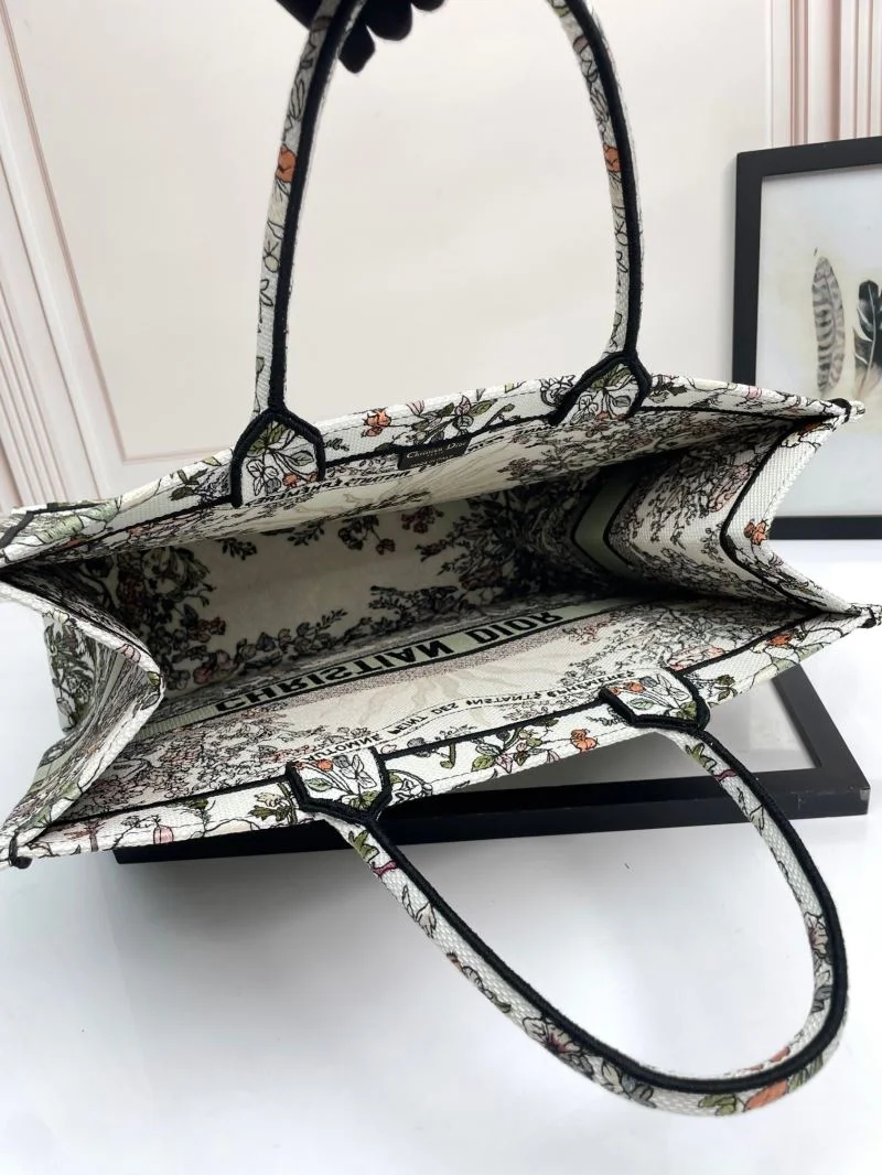 Casual Christian Dior Shopping Bags 46841