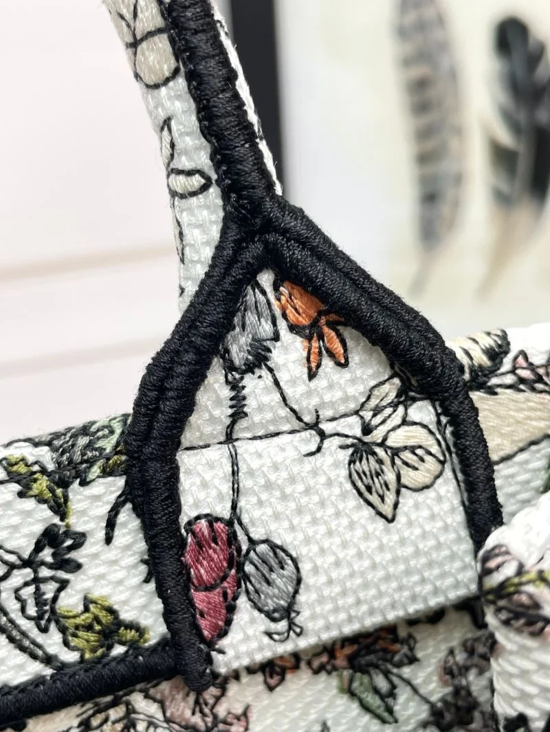 Casual Christian Dior Shopping Bags 46841