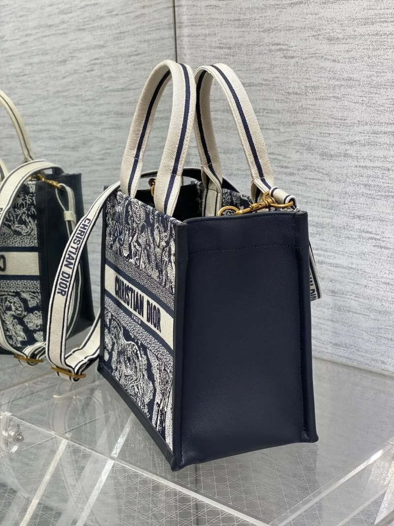 Timeless Christian Dior Shopping Bags 46842
