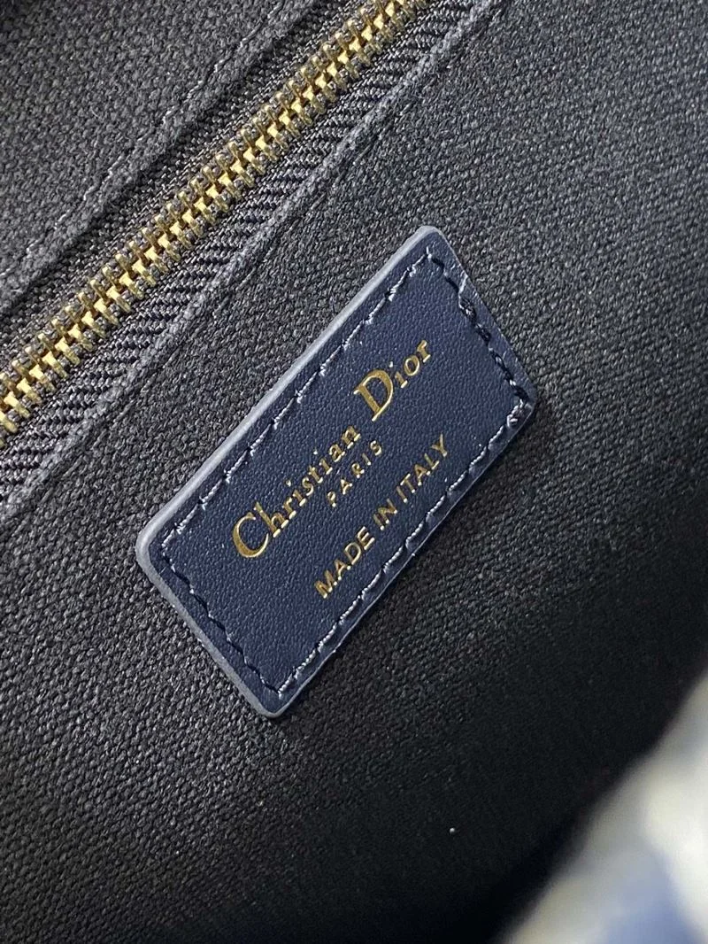 Timeless Christian Dior Shopping Bags 46842