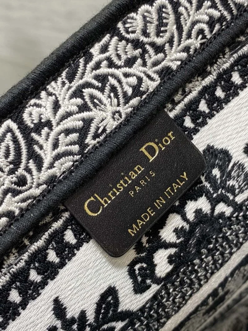 Sporty Christian Dior Shopping Bags 46838