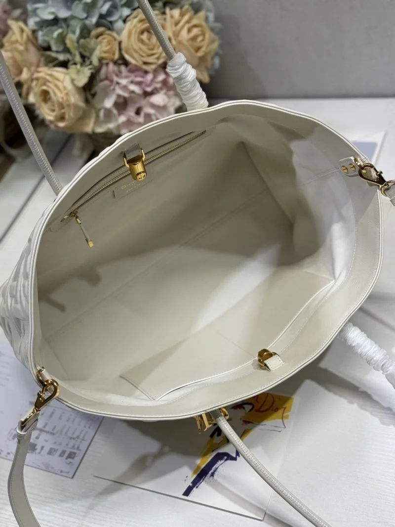 Unisex Christian Dior Shopping Bags 46820