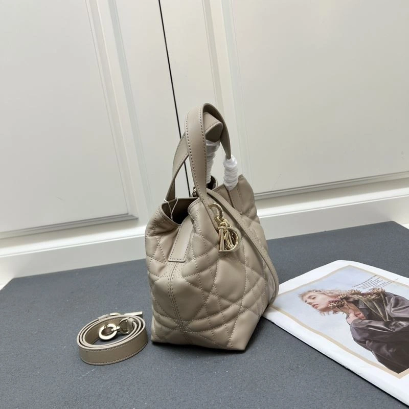 Christian Dior Shopping Bags Refined 84236