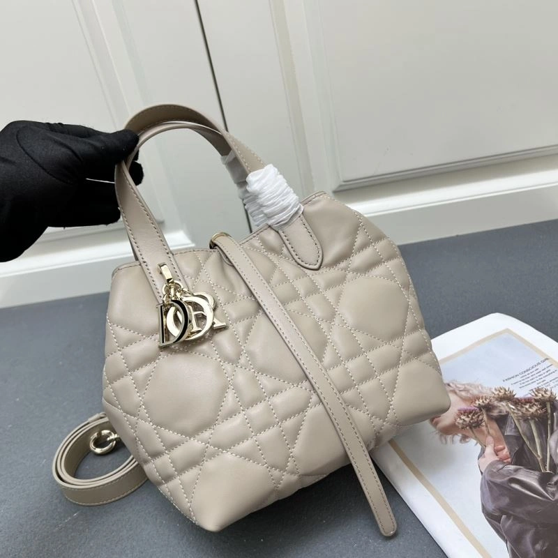 Christian Dior Shopping Bags Refined 84236