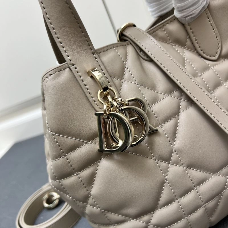 Christian Dior Shopping Bags Refined 84236
