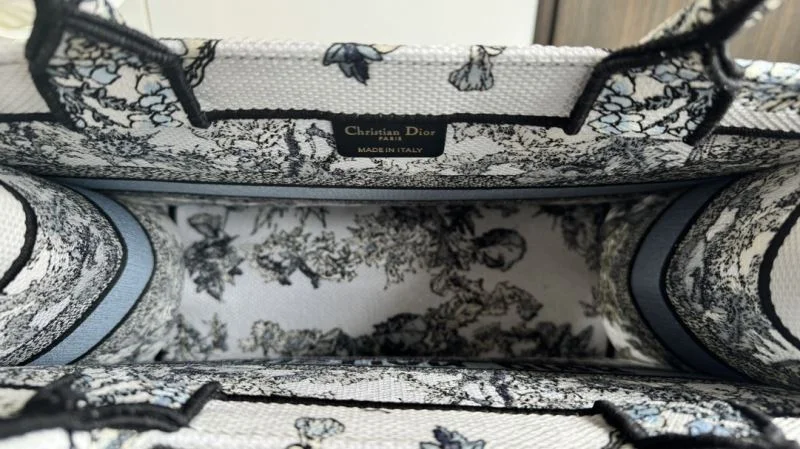 Bold Christian Dior Shopping Bags 46251