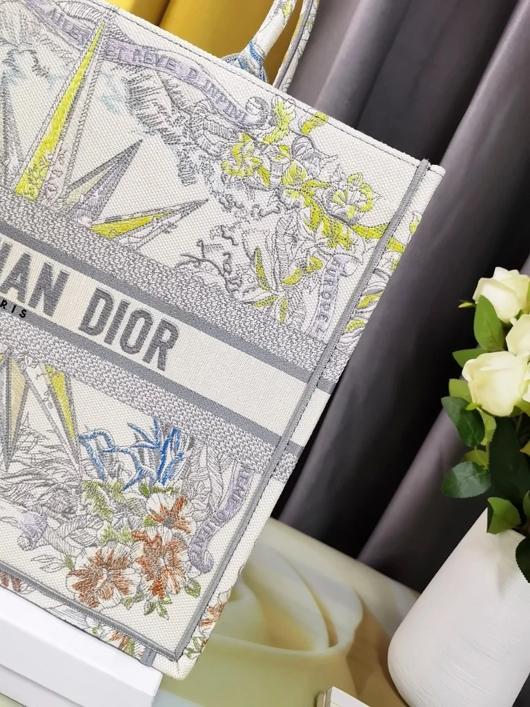 Christian Dior Shopping Bags Vibrant 46211