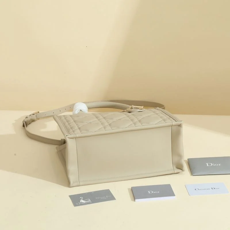 Effortless Christian Dior Shopping Bags 46167