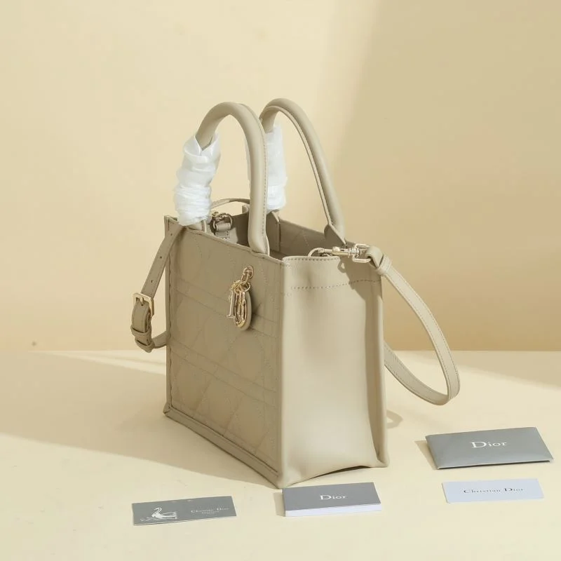 Effortless Christian Dior Shopping Bags 46167