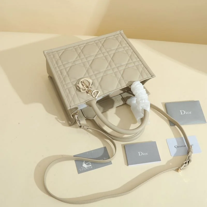 Effortless Christian Dior Shopping Bags 46167