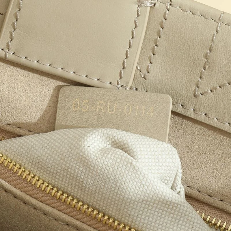 Effortless Christian Dior Shopping Bags 46167