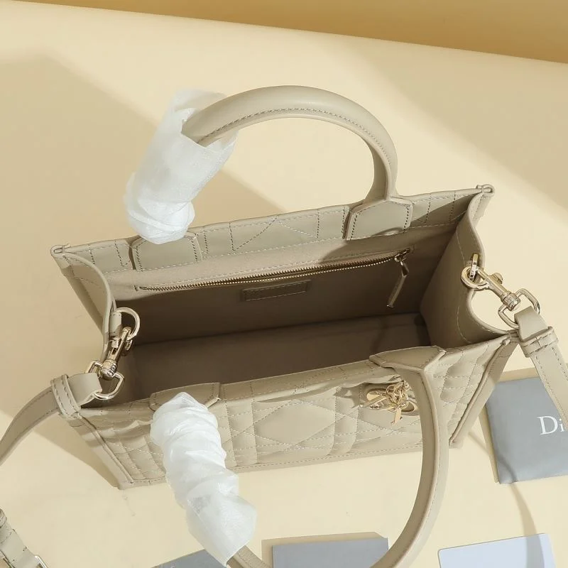 Effortless Christian Dior Shopping Bags 46167