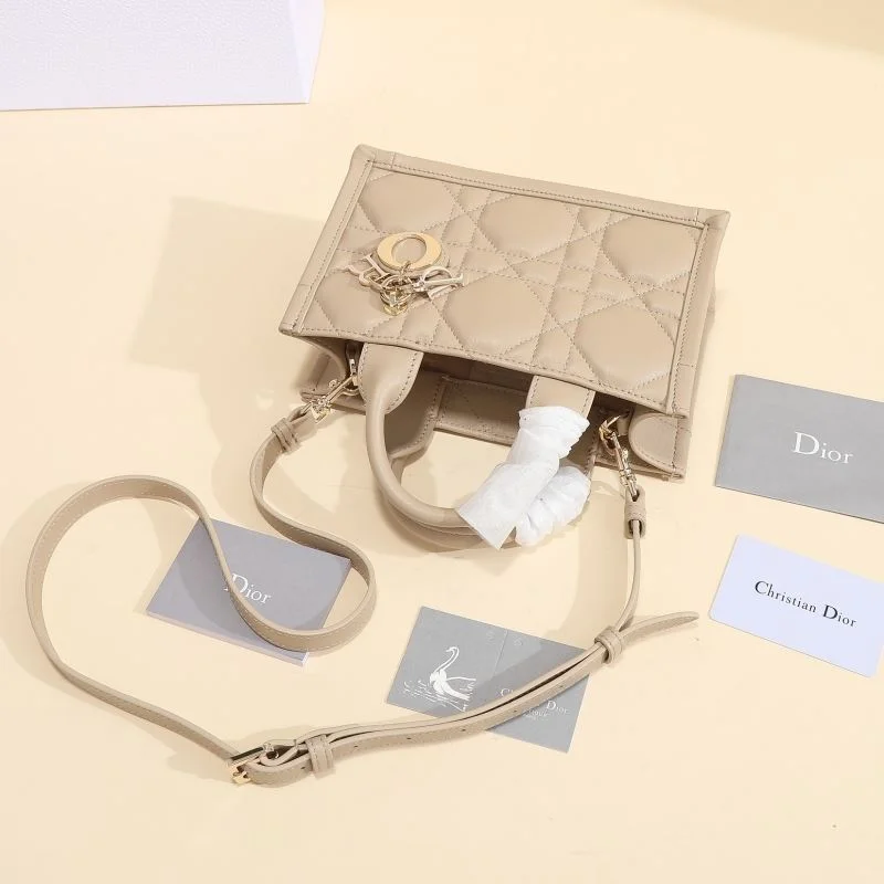 Elegant Christian Dior Shopping Bags 46176